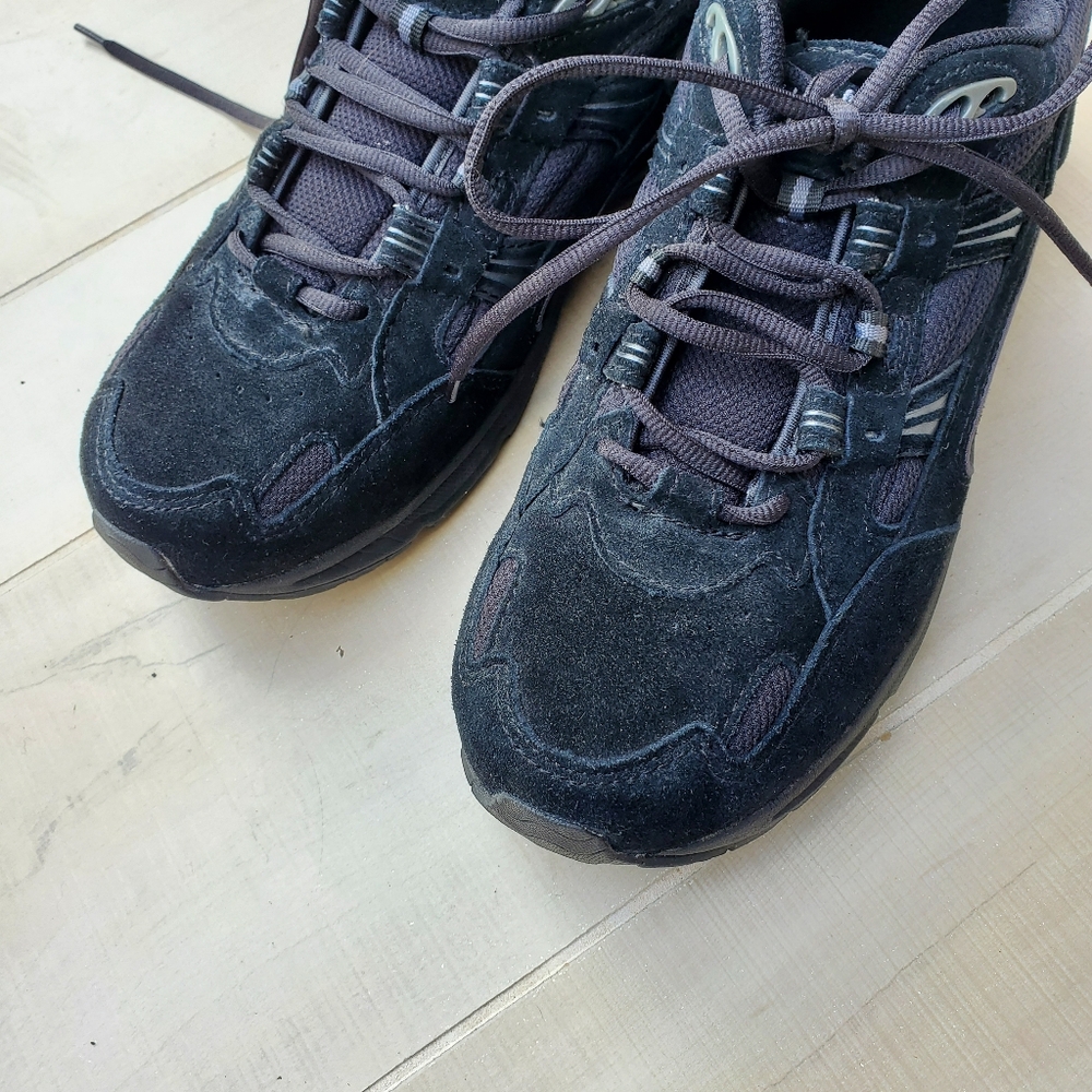 Vionic Black Walker Shoes With Suede Upper - image 4